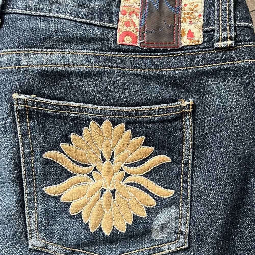 Embroidery Cropped Ankle Jeans - Picture 3 of 6